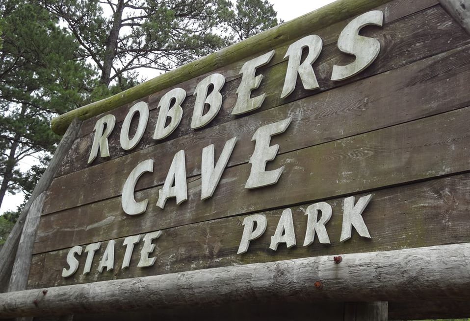 Robbers-Cave-sign